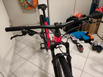 Used Trek Procaliber 9.5 2024 2024 Mountainbike, Red, 29 — image 11 of 11