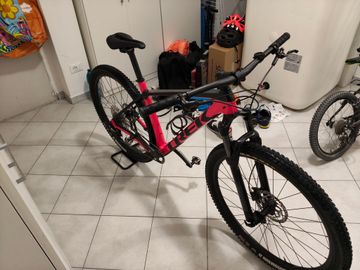 Used Trek Procaliber 9.5 2024 2024 Mountainbike, Red, 29 — image 3 of 11