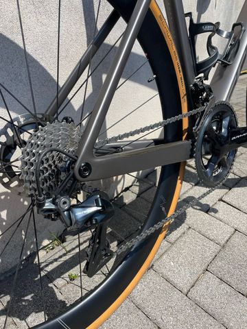 Used Scott Addict Shimano Dura Ace 2020 Road & Gravel, Light Gray — image 3 of 8