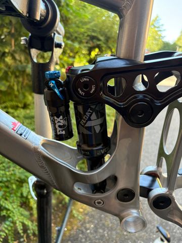 Used Banshee PRIME V3 2022 Frameset 2022 Mountainbike, Light Gray — image 4 of 15