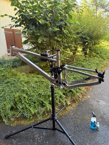 Used Banshee PRIME V3 2022 Frameset 2022 Mountainbike, Light Gray — image 1 of 15