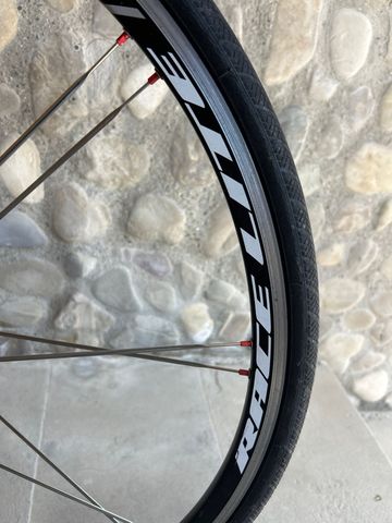 Used Trek Madone 3.5 H2 (Compact) 2012 2012 Road & Gravel, Black — image 8 of 8