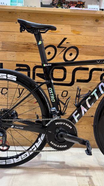 Tweedehands Factor Ostro VAM Custom Shimano Ultegra Di2 2023 Racefiets & gravel