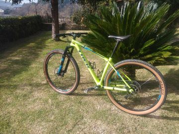 Used Trek Procaliber 9.7 SL 2017 2017 Mountainbike, Green, 27.5 — image 3 of 5