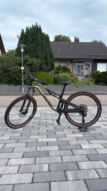 Used Canyon Neuron CF 9 SL 2023 2023 Mountainbike, Green, 27.5, 29 — image 1 of 3