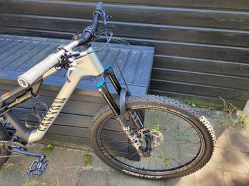 Used Canyon Neuron CF 8 2024 2024 Mountainbike, Light Gray, 29 — image 2 of 10