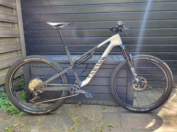 Used Canyon Neuron CF 8 2024 2024 Mountainbike, Light Gray, 29 — image 1 of 10