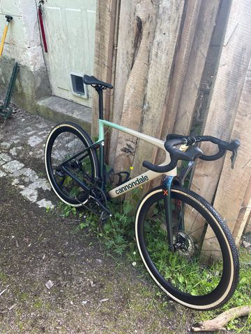 Used Cannondale SuperSix EVO Shimano Ultegra Di2 2024 Road & Gravel, Purple — image 13 of 14