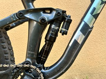 Used Trek Slash 8 2022 2022 Mountainbike, Black, 29 — image 2 of 16