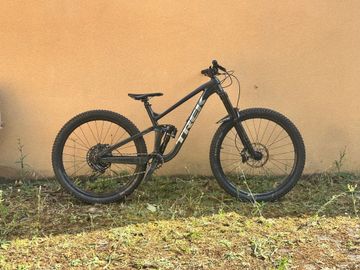 Used Trek Slash 8 2022 2022 Mountainbike, Black, 29 — image 1 of 16