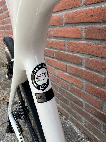 Używany Giant TCR Advanced 2 2021 2021 Road & Gravel — zdjęcie 7 z 13