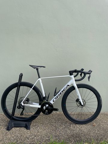 Gebrauchtes Orbea ORCA M35i 2025 2025 Road & Gravel, Weiß — Bild 3 von 4