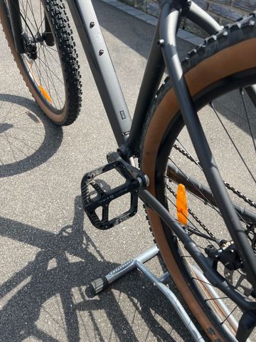 Used Trek Marlin SRAM Red eTap AXS 2025 Mountainbike, Light Gray — image 7 of 10