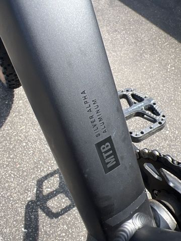 Used Trek Marlin SRAM Red eTap AXS 2025 Mountainbike, Light Gray — image 8 of 10