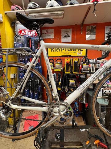 Used Cannondale Shimano Ultegra 2006 Road & Gravel, White — image 2 of 4