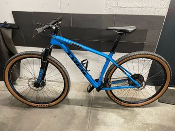 Used Trek Procaliber 9.7 2018 2018 Mountainbike, Blue, 27.5, 29 — image 2 of 5