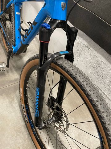 Used Trek Procaliber 9.7 2018 2018 Mountainbike, Blue, 27.5, 29 — image 4 of 5