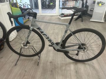 Used Factor O2 Shimano 105 Di2 2026 Road & Gravel, Light Gray — image 2 of 5