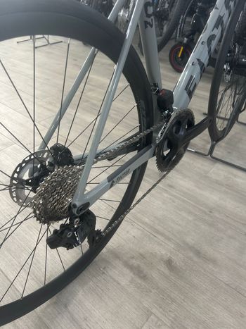 Factor O2 Shimano 105 Di2 2026 Road & Gravel d'occasion — image 3 sur 5