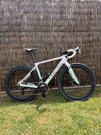 Käytetty Canyon Grail CFR Di2 2024 2024 Road & Gravel