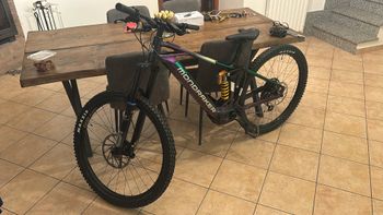 Mondraker LEVEL XR 2024 2024 Mountainbike usato, Viola — immagine 2 di 3
