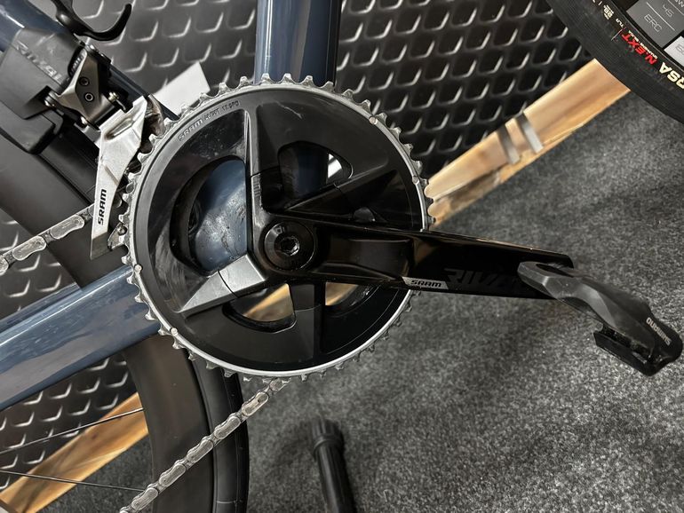 Brugt Focus IZALCO MAX 9.7 2024 2024 Road & Gravel — billede 4 af 7