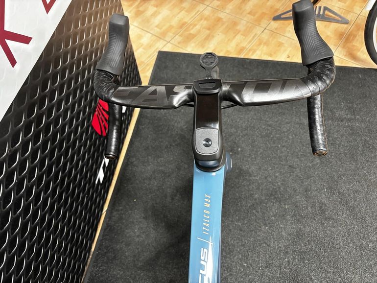 Brugt Focus IZALCO MAX 9.7 2024 2024 Road & Gravel — billede 2 af 7