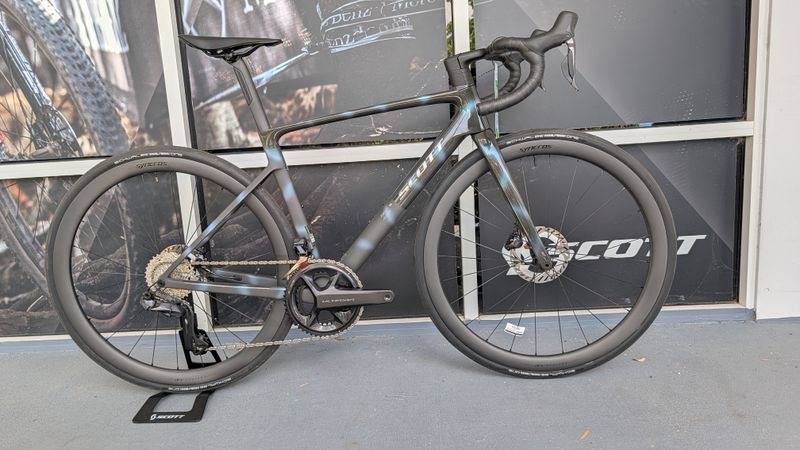 Used Scott Addict RC 10 2025 2025 Road & Gravel