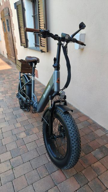 Used Accolmile Custom 2023 Urban, Light Gray — image 2 of 8