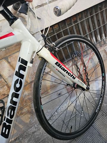 Used Bianchi Via Nirone Sora Compact 2014 2014 Road & Gravel, White — image 9 of 16