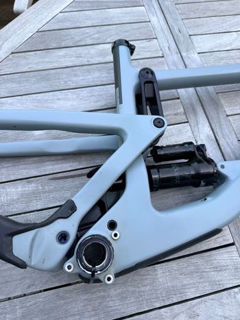 Santa Cruz Bronson 3 CC 2019 Frameset 2019 Mountainbike usato, Grigio chiaro — immagine 7 di 16