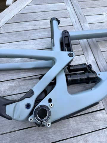 Tweedehands Santa Cruz Bronson 3 CC 2019 Frameset 2019 Mountainbike — afbeelding 7 van 16