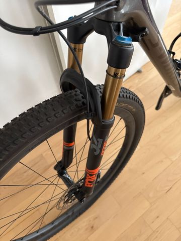 Used Specialized Custom SRAM XX1 Eagle AXS 2018 Mountainbike, Light Gray, 29 — image 5 of 6