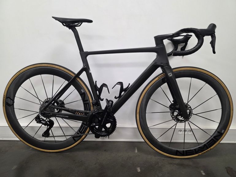 Brugt Focus Izalco Shimano Dura Ace Di2 2025 Road & Gravel — billede 4 af 14