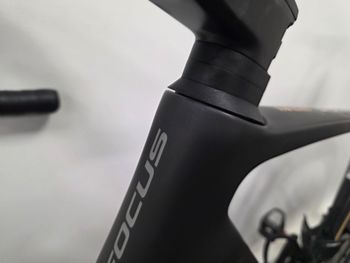 Brugt Focus Izalco Shimano Dura Ace Di2 2025 Road & Gravel — billede 13 af 14
