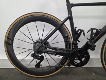 Brugt Focus Izalco Shimano Dura Ace Di2 2025 Road & Gravel — billede 7 af 14