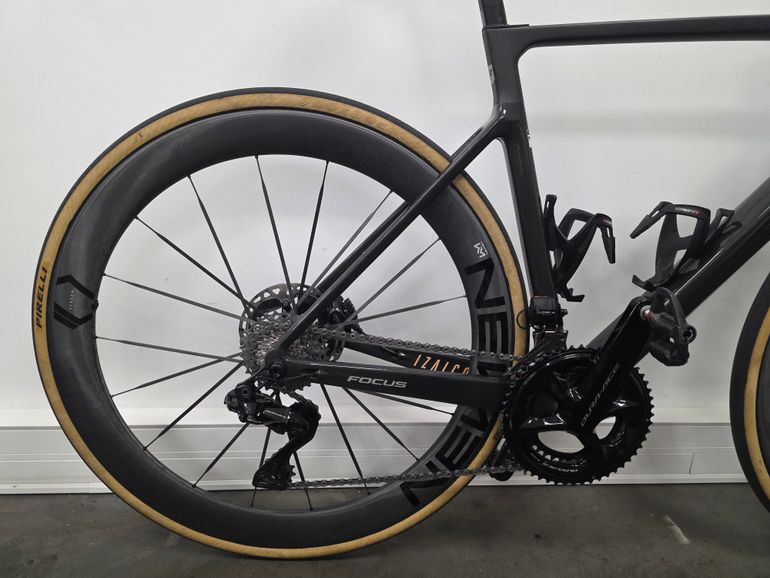 Brugt Focus Izalco Shimano Dura Ace Di2 2025 Road & Gravel — billede 7 af 14
