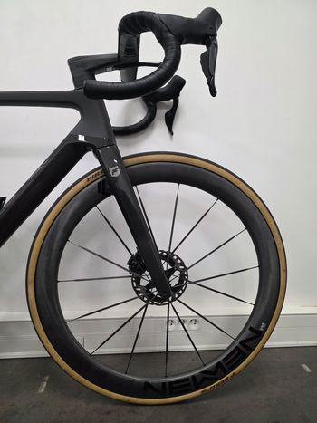 Brugt Focus Izalco Shimano Dura Ace Di2 2025 Road & Gravel — billede 8 af 14