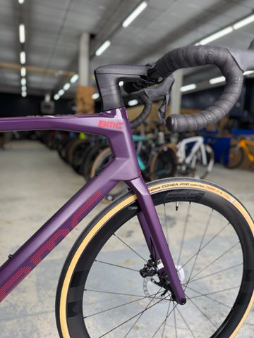 Used BMC Roadmachine 01 THREE 2023 2023 Road & Gravel, Purple — image 9 of 17