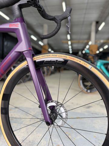 Used BMC Roadmachine 01 THREE 2023 2023 Road & Gravel, Purple — image 4 of 17
