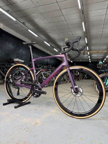 Used BMC Roadmachine 01 THREE 2023 2023 Road & Gravel, Purple — image 2 of 17