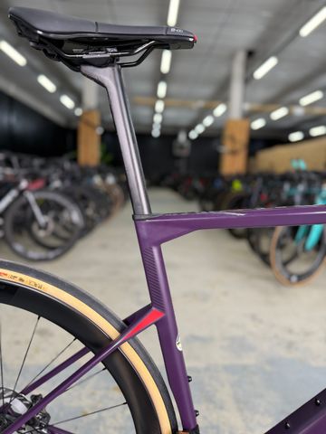 Used BMC Roadmachine 01 THREE 2023 2023 Road & Gravel, Purple — image 10 of 17