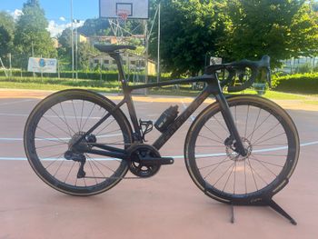 Używany Colnago V4Rs Disc Ultegra Di2 8100 w/Fulcrum Racing Wind 400 Wheels 2023 2023 Road & Gravel