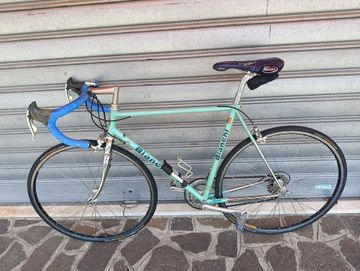 Used Bianchi Custom Campagnolo Chorus 1994 Road & Gravel, Blue — image 4 of 6