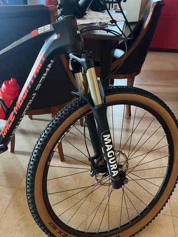 Race Mountain R29 Carbon 2021 Mountainbike de segunda mano, Negro — imagen 27 de 35