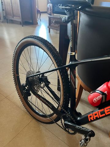 Race Mountain R29 Carbon 2021 Mountainbike de segunda mano, Negro — imagen 26 de 35