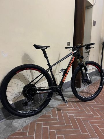 Race Mountain R29 Carbon 2021 Mountainbike de segunda mano, Negro — imagen 2 de 35