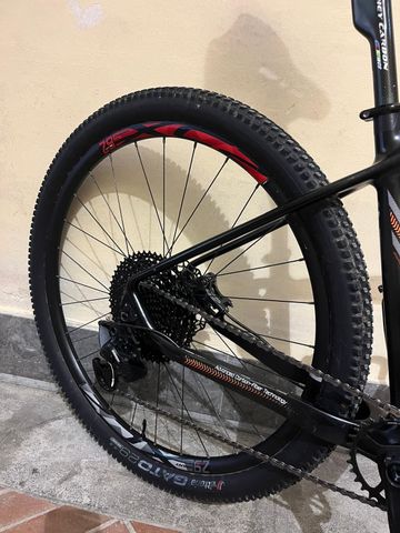 Race Mountain R29 Carbon 2021 Mountainbike de segunda mano, Negro — imagen 32 de 35