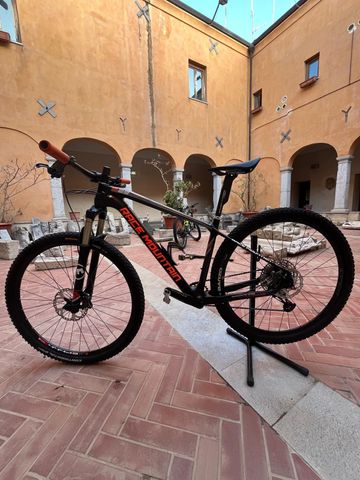 Race Mountain R29 Carbon 2021 Mountainbike de segunda mano, Negro — imagen 11 de 35
