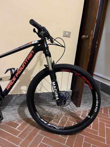Race Mountain R29 Carbon 2021 Mountainbike de segunda mano, Negro — imagen 9 de 35